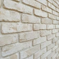 Sciana z cegiel-Antyczna-Biel-skos-biala-fuga-C_MIN.webp